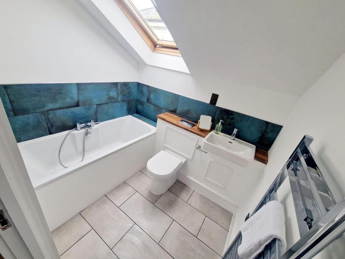 Bathroom 3, Apartment Sleeps 4 With Balcony and Parking, Devon