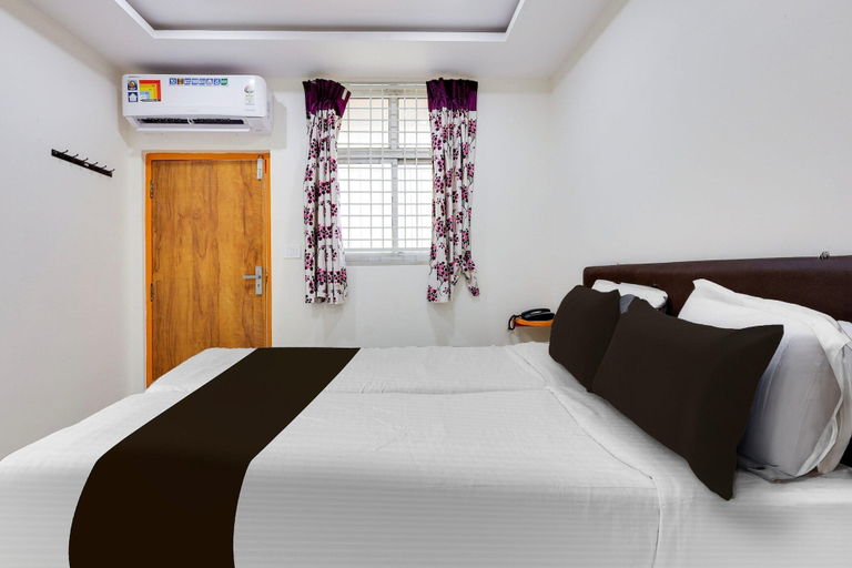 Room 4, Deluxe Omkar Residency, Guntur