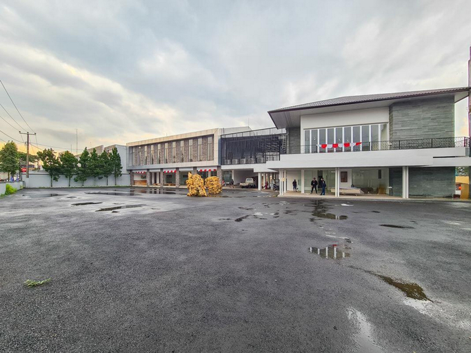 Exterior & Views 2, Graha Martadinata Syariah Mitra RedDoorz, Tasikmalaya