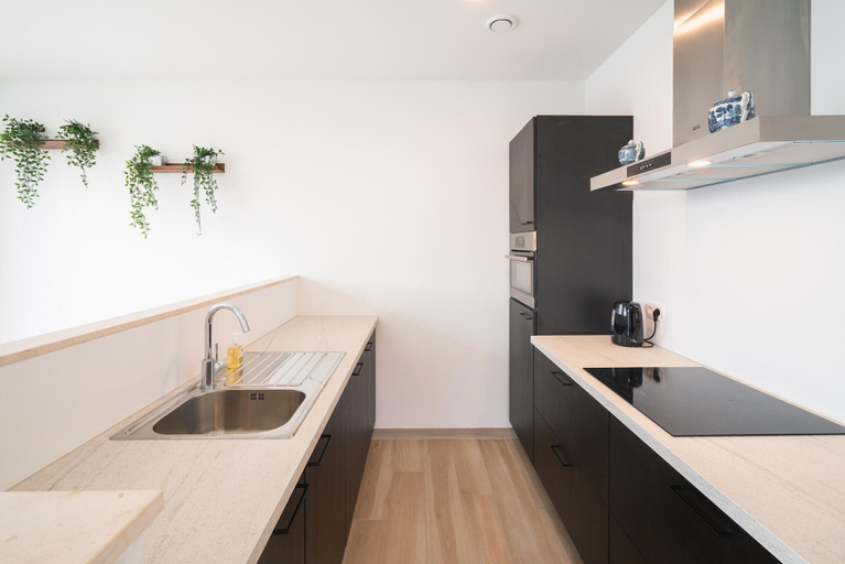 Private kitchen 4, Central City Haven for 10 With Terrace, Antwerpen