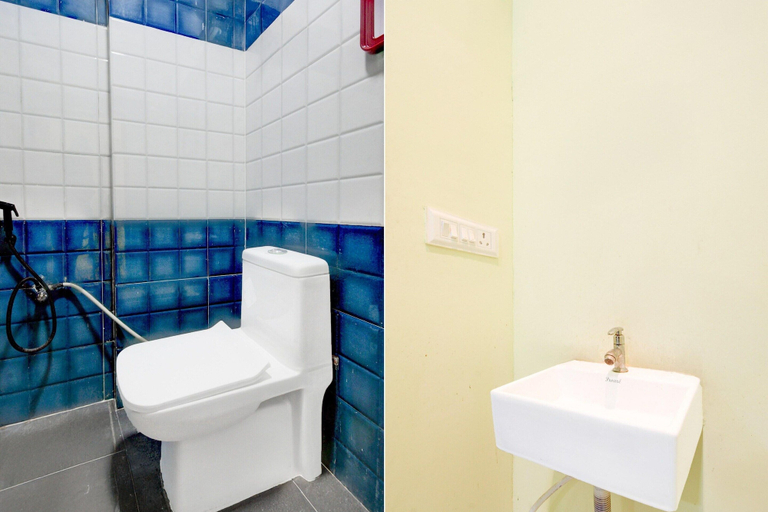 Bathroom, Classic Shree Srinivasa Hotel, Ranga Reddy