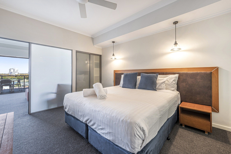 Room 5, Coastal Studio City & Ocean Views, Walk to Beach, Mandurah