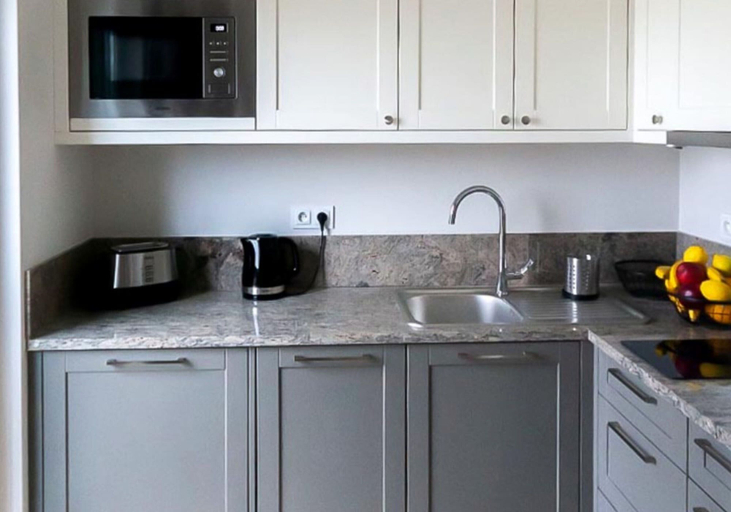 Private kitchen 2, Romantic Apartment: Sea, Play & Relax, Kamień