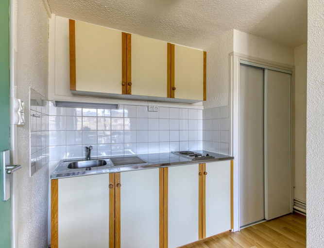 Private kitchen 3, Lake View Miremont Apartment for 5, Puy-de-Dôme