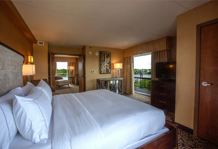 Bedroom 3, DoubleTree by Hilton Hotel Bay City-Riverfront, Bay