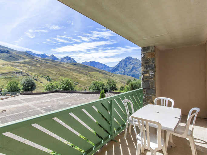 Balcony 4, Alpine Base in Auris-en-oisans, Hautes-Pyrénées