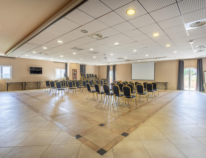 Meeting facility 4, Provencal Retreat With Balcony, Pool Access, Var
