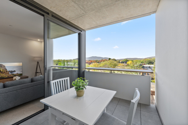 Balcony 5, Stylish 2-bed Stay Near Canberra Centre, Canberra