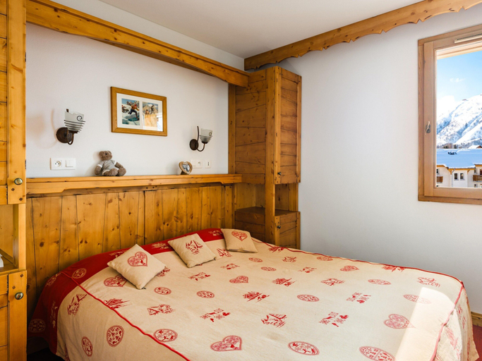 Room 5, Residence: 4-bedroom Duplex Apartment, Savoie