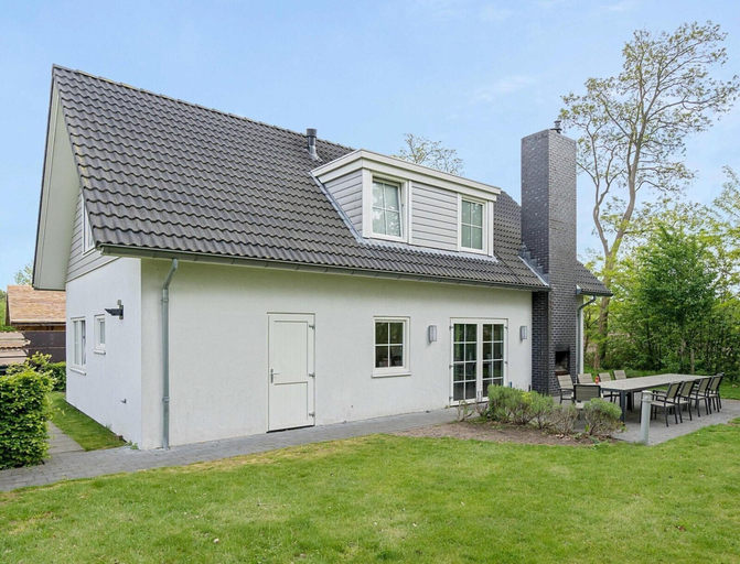 Exterior 3, Spacious Holiday Park Villa for 10, Baarle-Nassau