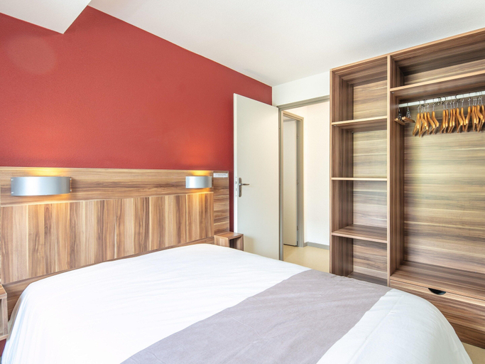 Room 2, Apartment in Gresse-en-vercors Near Ski-lift, Isère