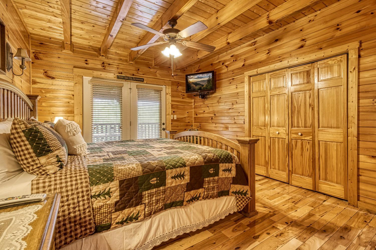 Bedroom 2, Sweet Dreams, Sevier