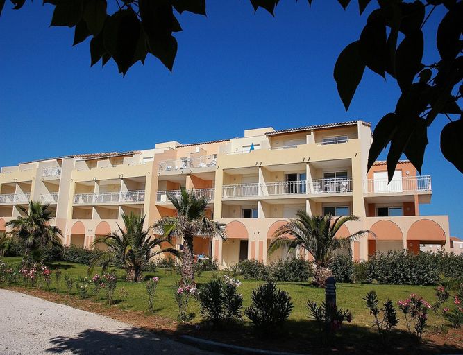 Exterior 5, Golfside Apartment with Terrace, Hérault
