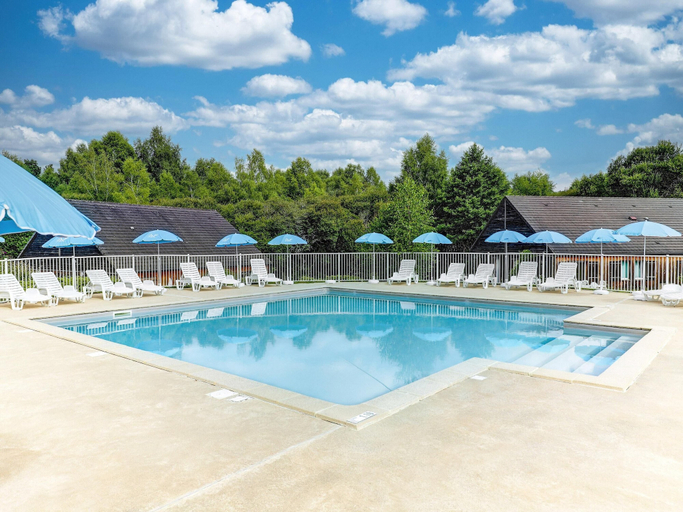 Pool 2, Cosy apartment near Égletons Town, Corrèze