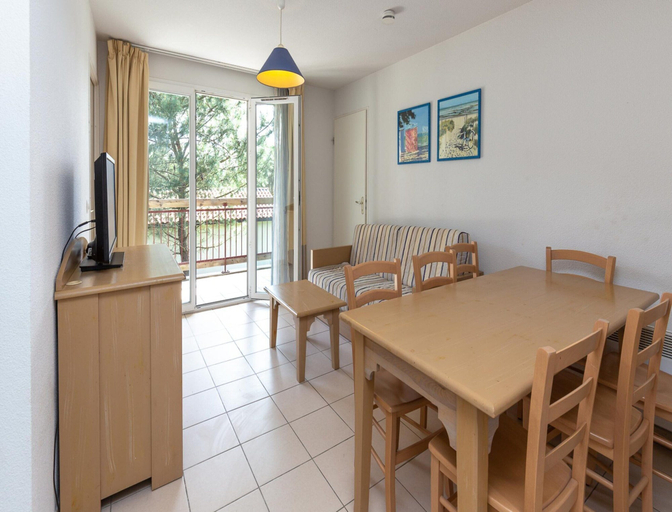 Dining, 6-guest Flat in Landes Forest, Landes