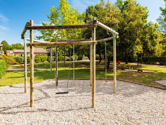 Children's area, Spacious Provencal Maisonette Escape, Charente-Maritime