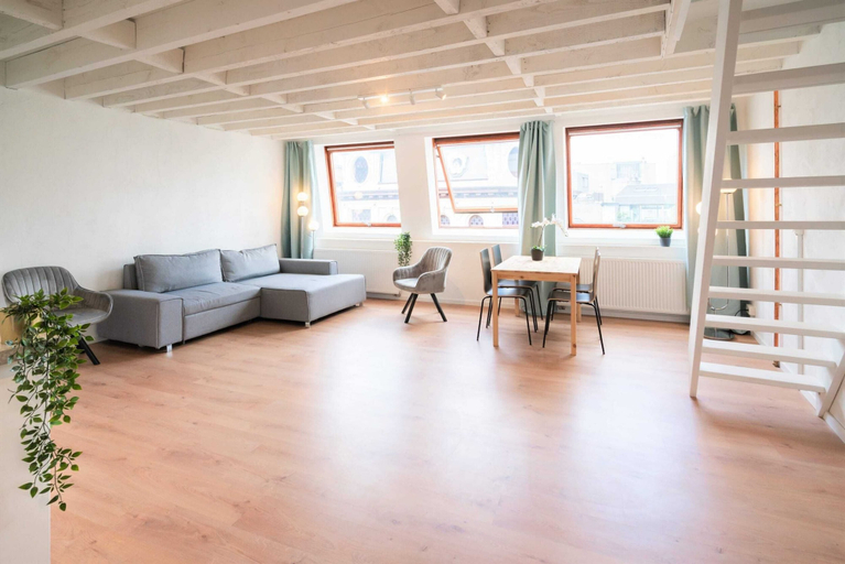 Living room, Saint Pauls 14-persons apartment, Antwerpen