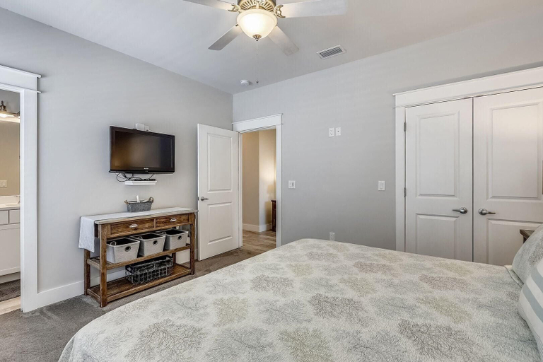 Room 2, Salty Shores, Walton