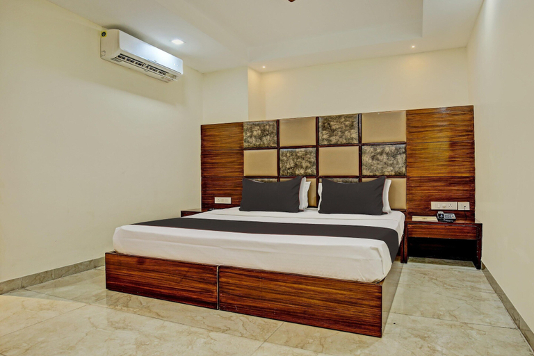 Room 5, Deluxe Hotel Vihaan Residency, Sahibzada Ajit Singh Nagar