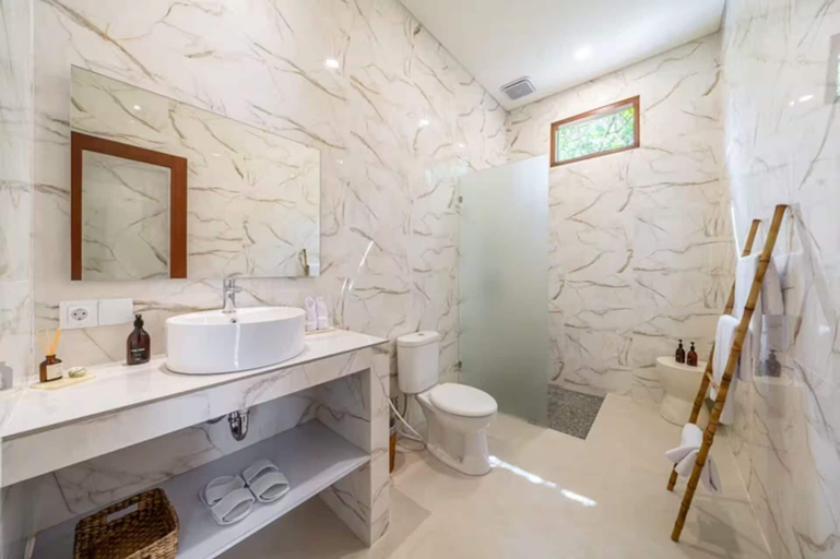 Bathroom, Aleksa Villa, Badung