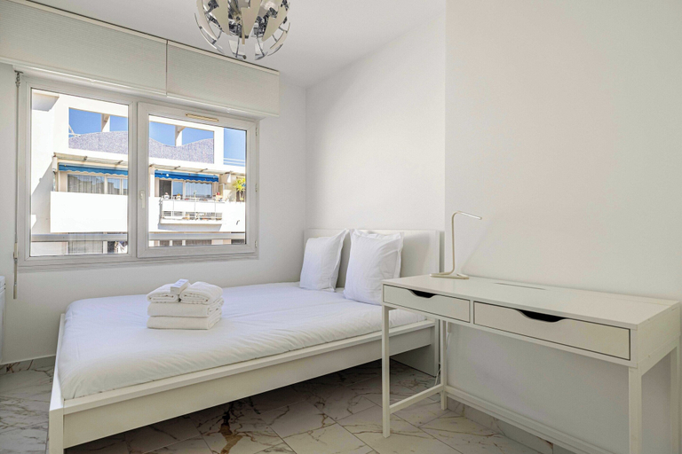Room 2, Modern, A/C Duplex - 3bdr/6p - Cannes, Alpes-Maritimes