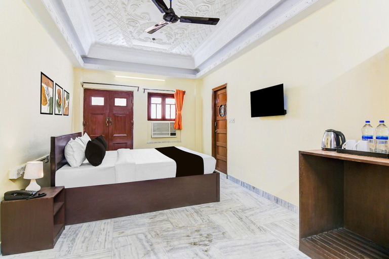 Room 3, Classic With Balcony Lenin Sarani, Kolkata
