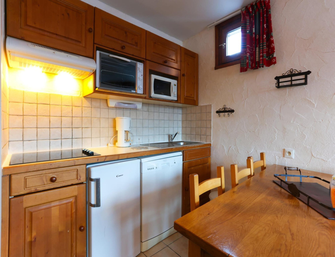 Private kitchen, Attractive Studio With Balcony, Isère