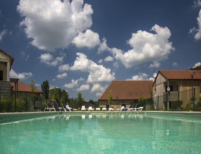 Pool 3, Noir Holiday Apartment for 4, Dordogne