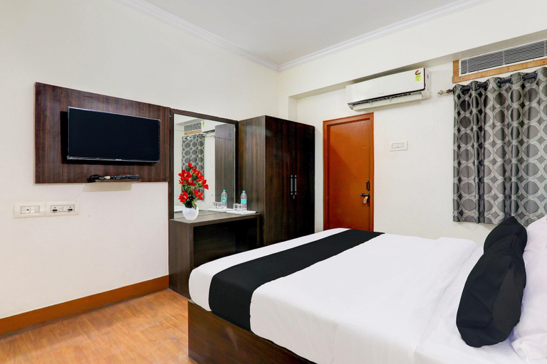 Room 5, Premium Collection O Alambagh BM Palace, Lucknow