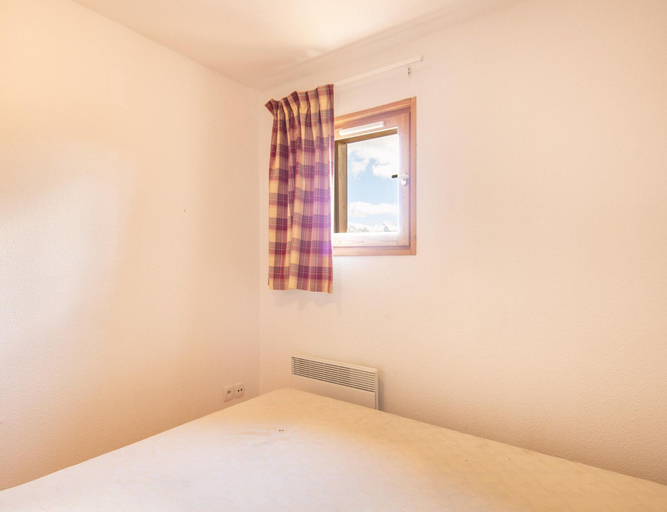 Room 2, Mountain Apartment With Alpine Comfort, Savoie