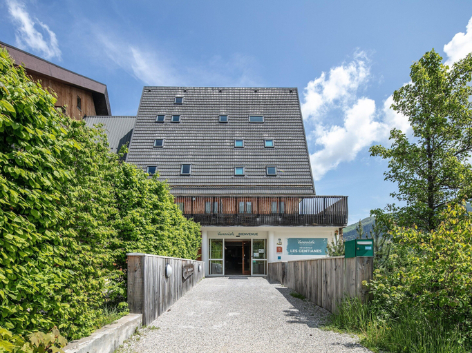 Exterior 5, Cosy 1-bedroom Alpine Retreat, Isère