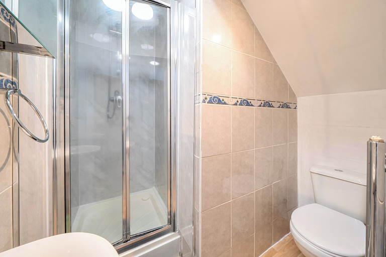 Bathroom, Hounslow Hideaway Cottage, London