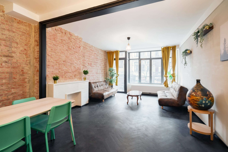 Living room, Central 2BR Apartment by Grand Station, Antwerpen