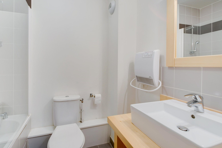 Bathroom 5, Family Stay With Nearby Gondola Access, Hautes-Pyrénées