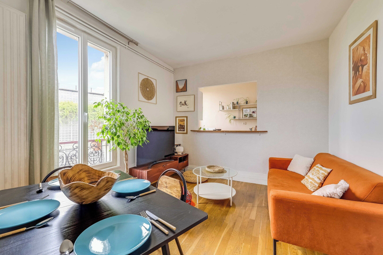 Living area 2, Charming Apartment 2BR/4P - Saint-Denis, Seine-Saint-Denis