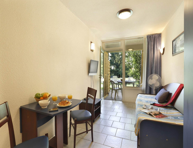 Dining, 2-person Studio Near Pont D'arc, Ardèche