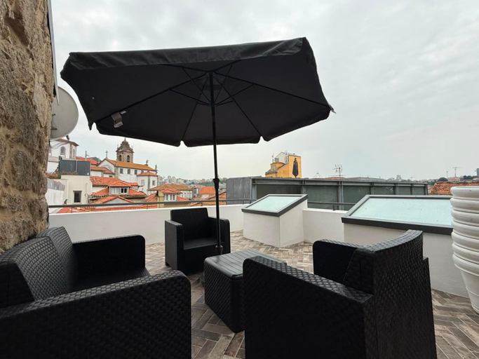 Food & Drinks, Riverside Apartment, Porto