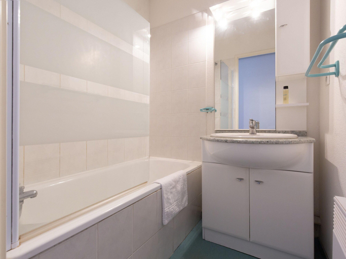 Bathroom, Alpine Base in Auris-en-oisans, Hautes-Pyrénées