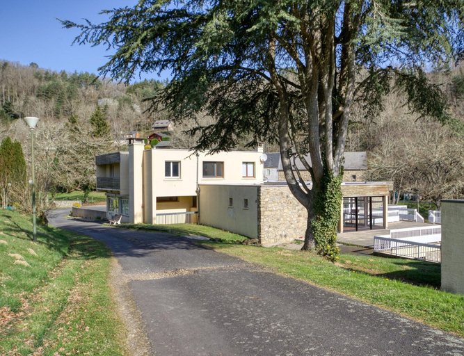 View from property 5, Lake View Miremont Apartment for 5, Puy-de-Dôme