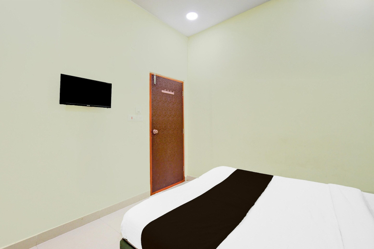 Room 4, Classic Shree Srinivasa Hotel, Ranga Reddy