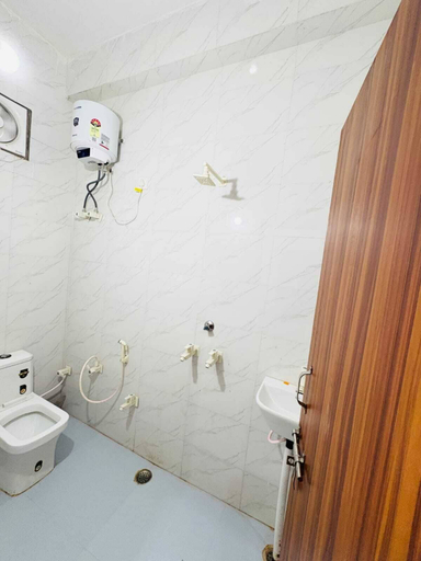 Bathroom 2, Hotel Vrinda Nikunj Dham, Mathura