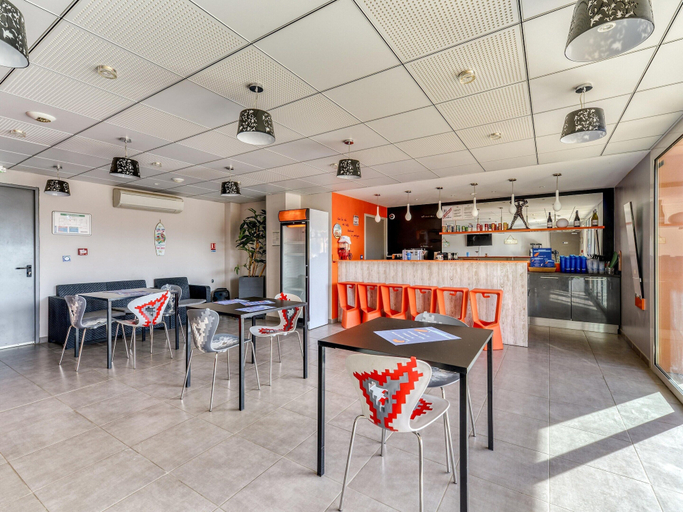 Dining 2, Charming Village Apartment for 4, Pyrénées-Orientales