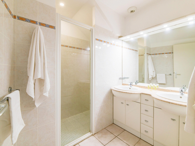 Bathroom, 10-guest Eden Parc Golf Villa With Pool, Gironde