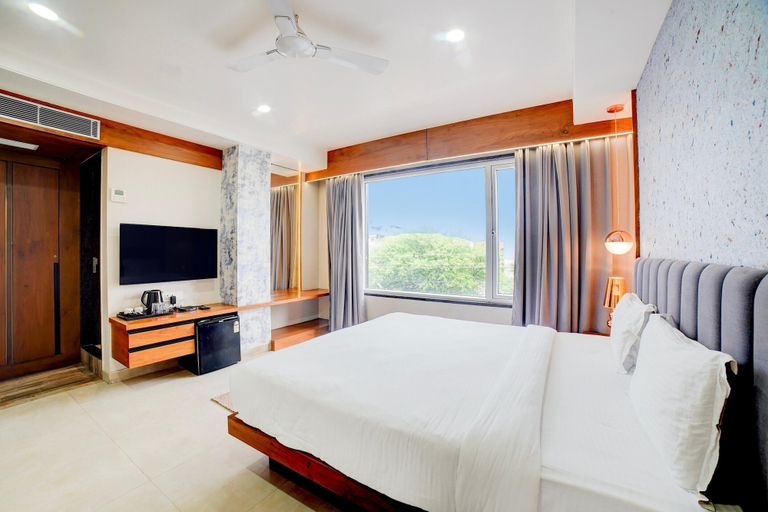 Room 4, Premium Palette Patel Nagar, Bhopal