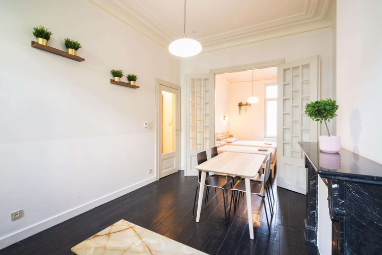 Dining 5, Spacious Apartment in Antwerp, Antwerpen