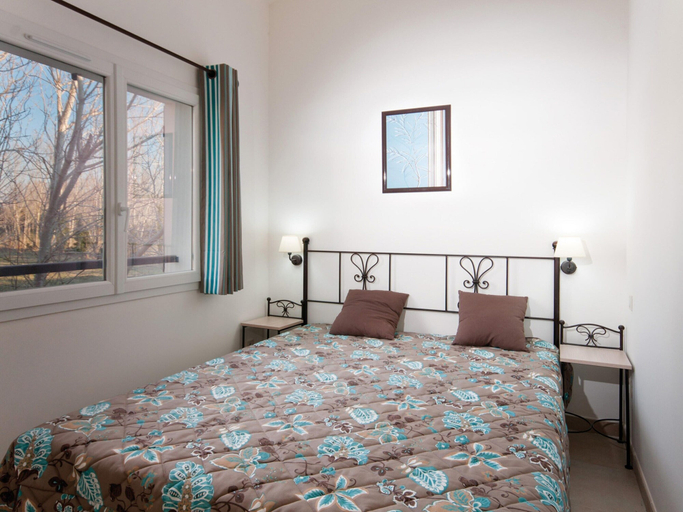 Room, Provençal Cottage for 4 with Pool, Vaucluse