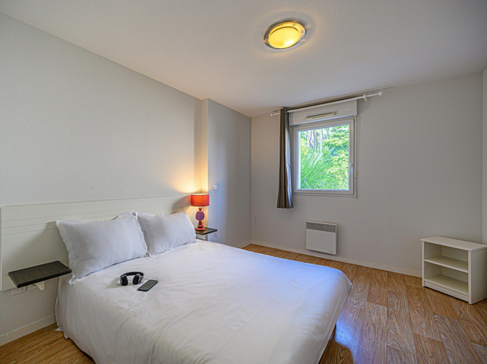 Room 4, 6-guest Spacious Apartment in Vannes, Morbihan