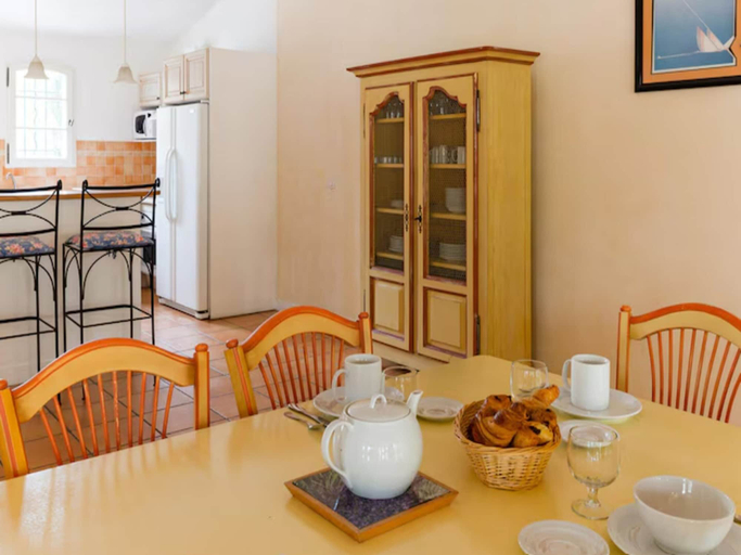 Dining 4, Luxury Var Villa With Pool for 10, Var