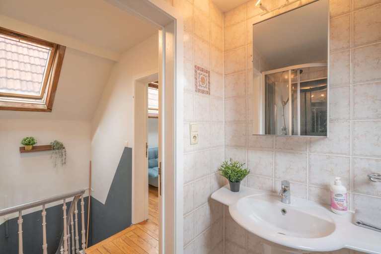 Bathroom 3, Aesthetic 2BR Apartment in Antwerp, Antwerpen