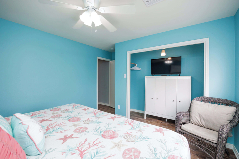 Room 3, Wave on Wave Modern & Cozy, Nueces